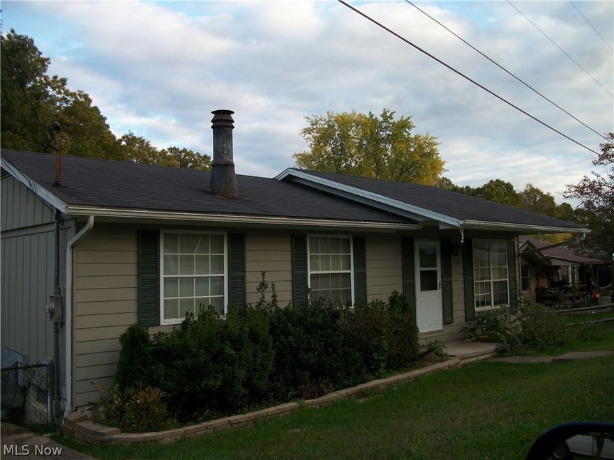 3 bedeoom ranch type single-story offering a satisfying life style with handy dine-in kitchen. Down stairs family room with fireplace, covered screened-in back porch for outdoor dining and a  big-place fenced in back yard. Has potential for the right buyer.