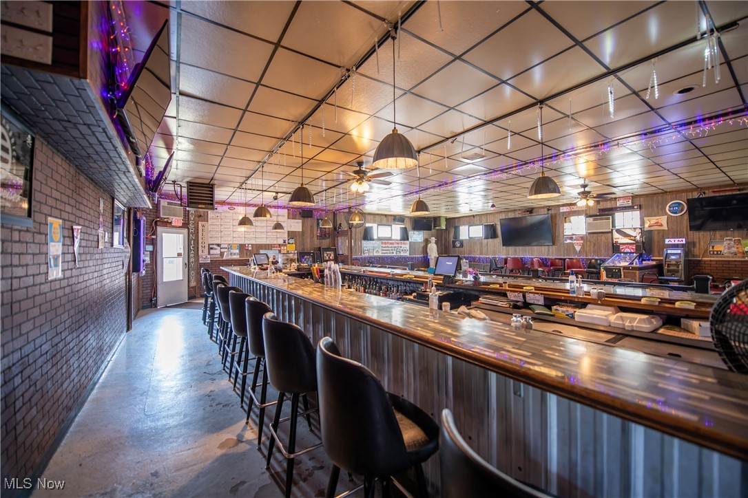 Village/Mineral City - Commercial Sale