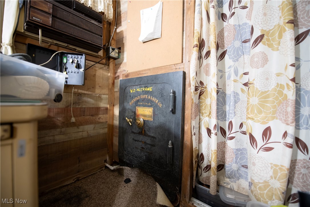 Village/Mineral City - Commercial Sale