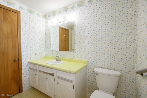 Tiny photo for 425 Providence Avenue SE, New Philadelphia, OH 44663 (MLS # 5178869)