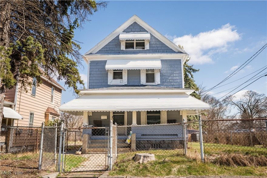 Investor Special here at 199 N Arlington St. This 2 story colonial with a large 2 car garage and a fenced in yard would make a great
investment for someone looking to rent both units, home-hack and live in one unit and rent out the other or simply use it as a single family home! 
The upstairs level has 2 bedrooms, a kitchen, bathroom.
The lower unit has 2 bedrooms, kitchen, living room, eating area off the kitchen and bathroom in the basement. Buyer to verify all possible uses and zoning.

Two car garage.