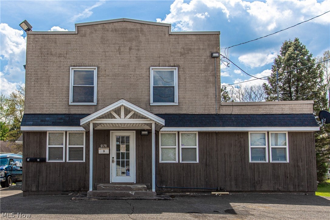 6178 Youngstown Hubbard