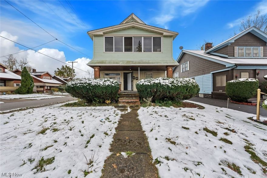 This duplex is located near John Adams high school and not too far from Marymount Hospital in Garfield Park reservation. The lower
unit is 2bed / 1bath occupied at $550/mo and will havr a good handful if new windows installed before closing. The upstairs is currently
1bed / 1ba and could be combined with the attic once finished out to add another 1-2 bedrooms. This property sits on a large corner lot
with a private backyard and a two car garage. Both units do require some work and are occupied below market rent offering the new
owner multiple value add strategies.