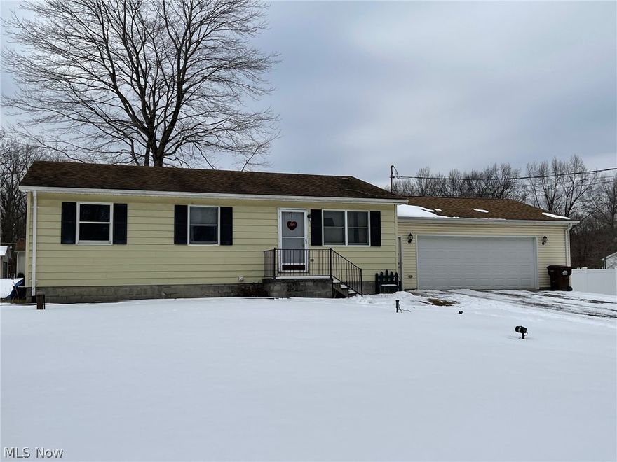 If you're looking for one story living in Brookfield School District then look no further.  This ranch home offers an eat in kitchen, full basement (with the possibility to finish), and a double car garage situated on three lots.