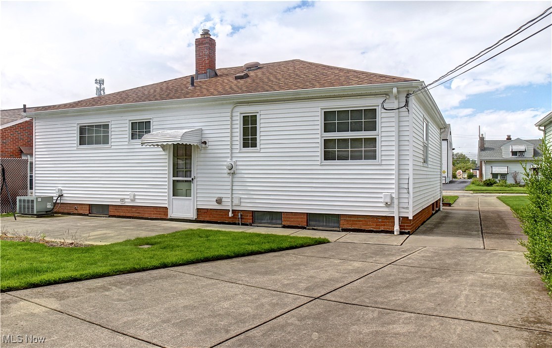 273 E 315th Street, Willowick, Ohio image 34
