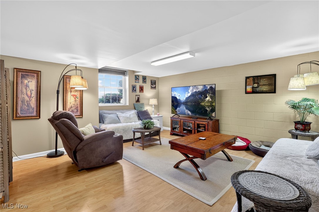 Commons/Vlgs/Wetherington Condo - Residential