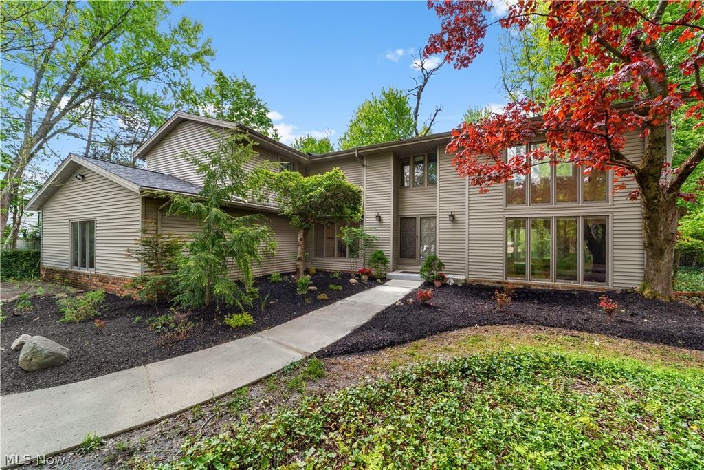 Photo of 29526 Bryce Road, Cleveland, OH 44124 (MLS # 5208926)