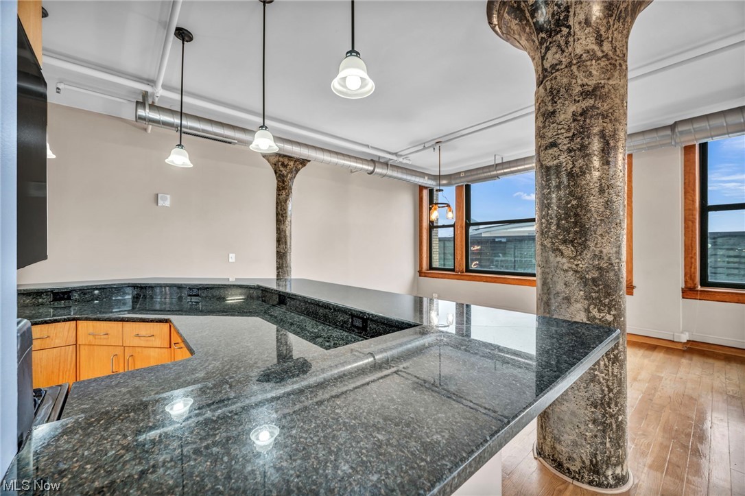 Sincere Bldg Condo - Residential