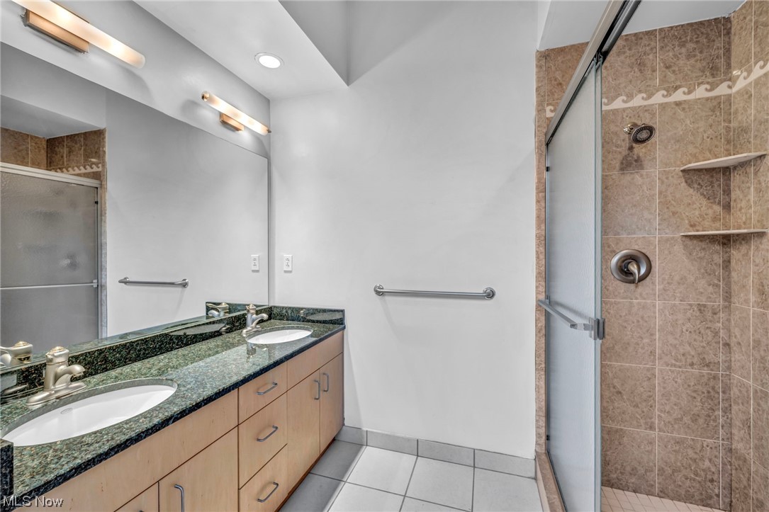 Sincere Bldg Condo - Residential