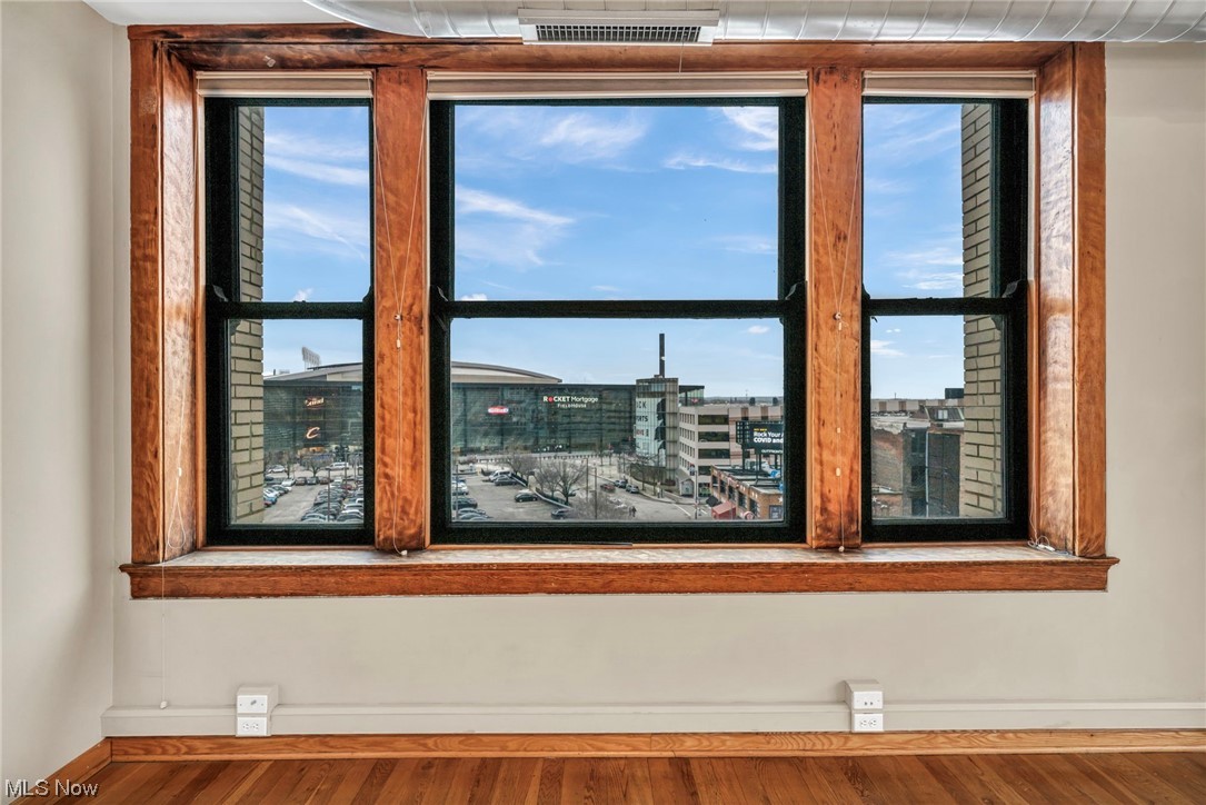 Sincere Bldg Condo - Residential