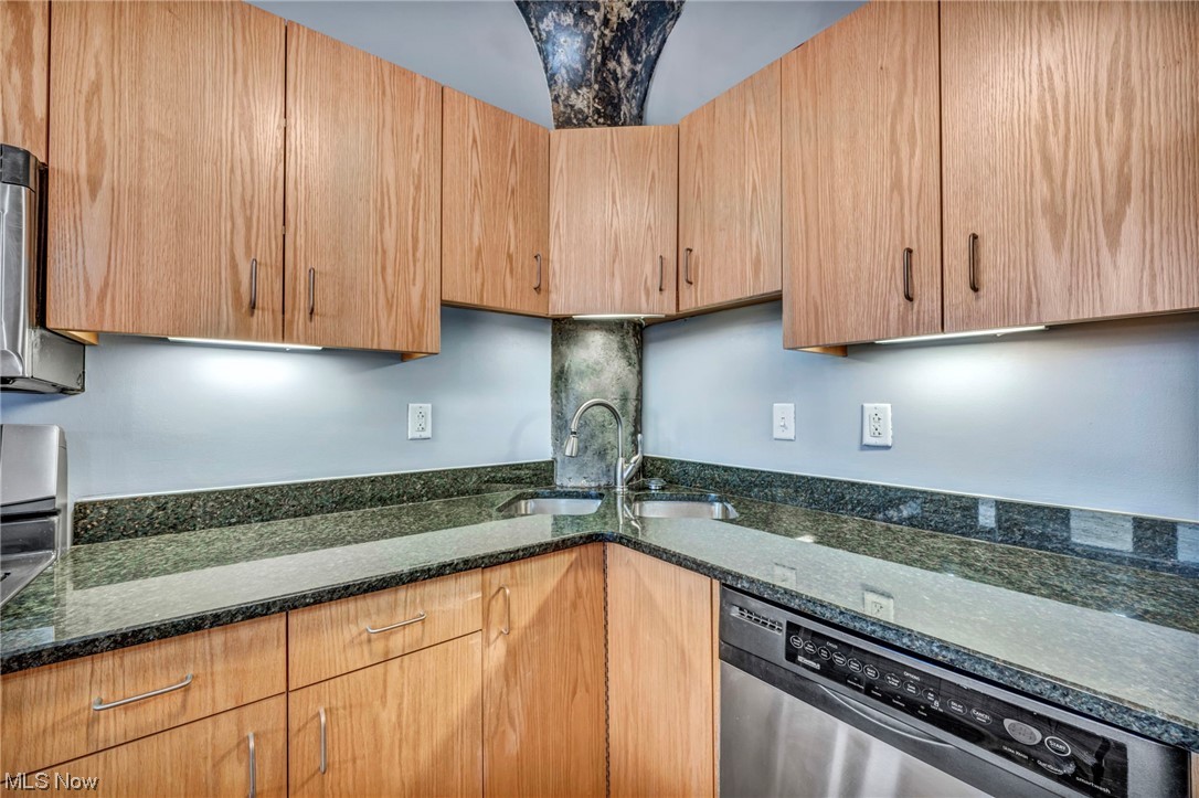 Sincere Bldg Condo - Residential