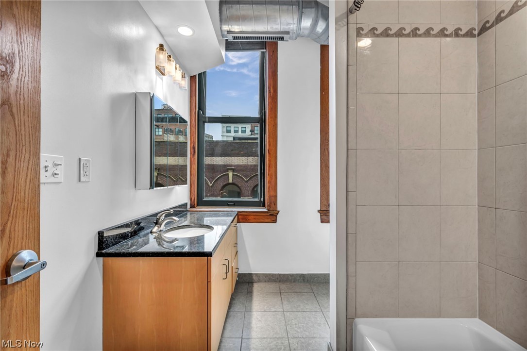 Sincere Bldg Condo - Residential