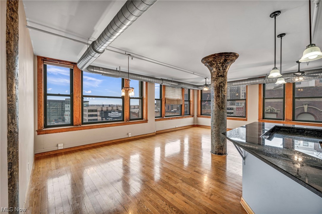 Sincere Bldg Condo - Residential