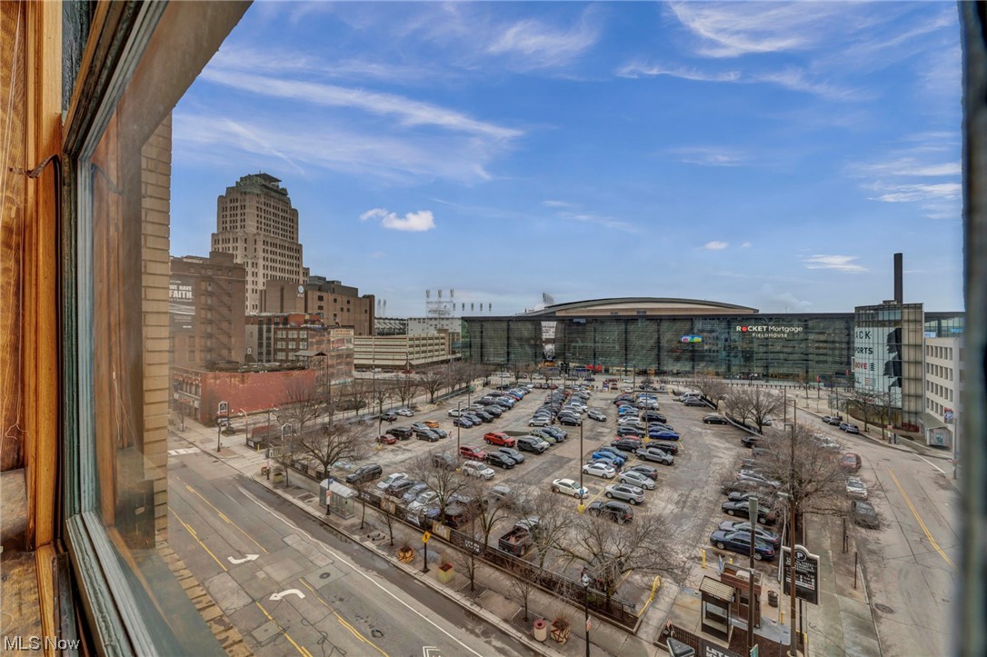 Sincere Bldg Condo - Residential