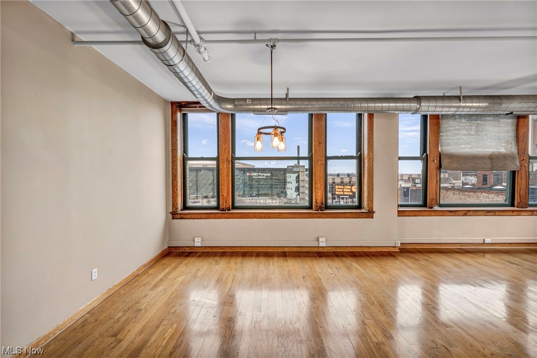 Sincere Bldg Condo - Residential
