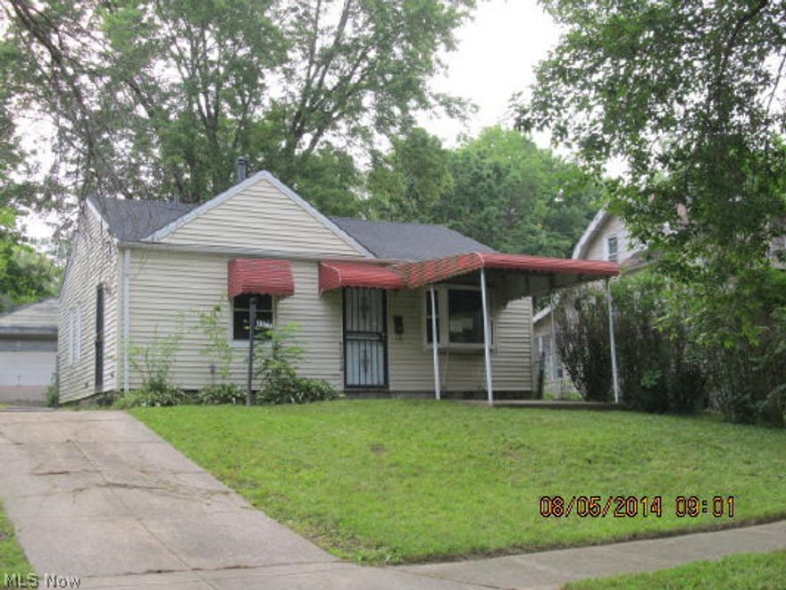 Good solid house with a newer looking kitchen and bath. The property is eligible under the Freddie Mac First Look Initiatve until 09/01/2014. It is an owner occupied buyer first chance to buy program. Seller willing to give up to $500 toward an owner occupied buyers choice of home warranty.