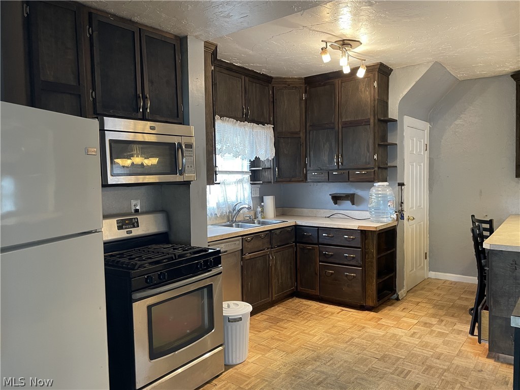 Lorain Villas - Residential