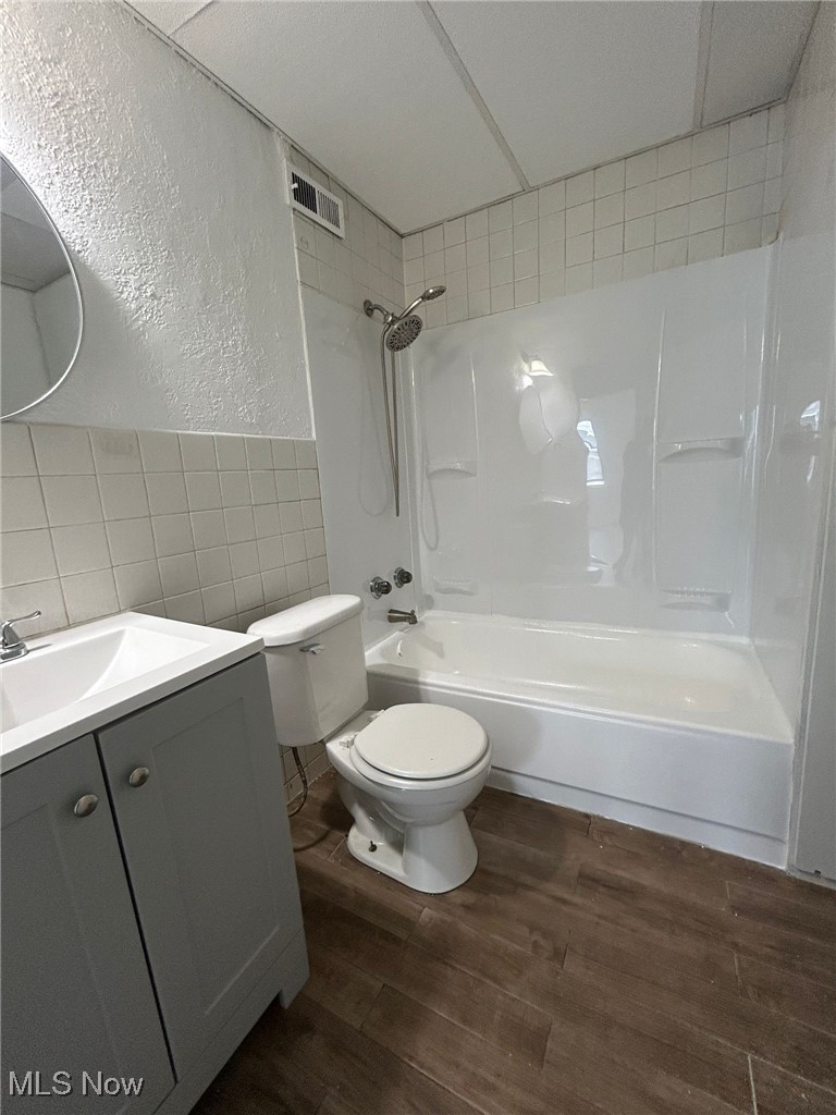 Mix & Hossacks 02 - Residential Income