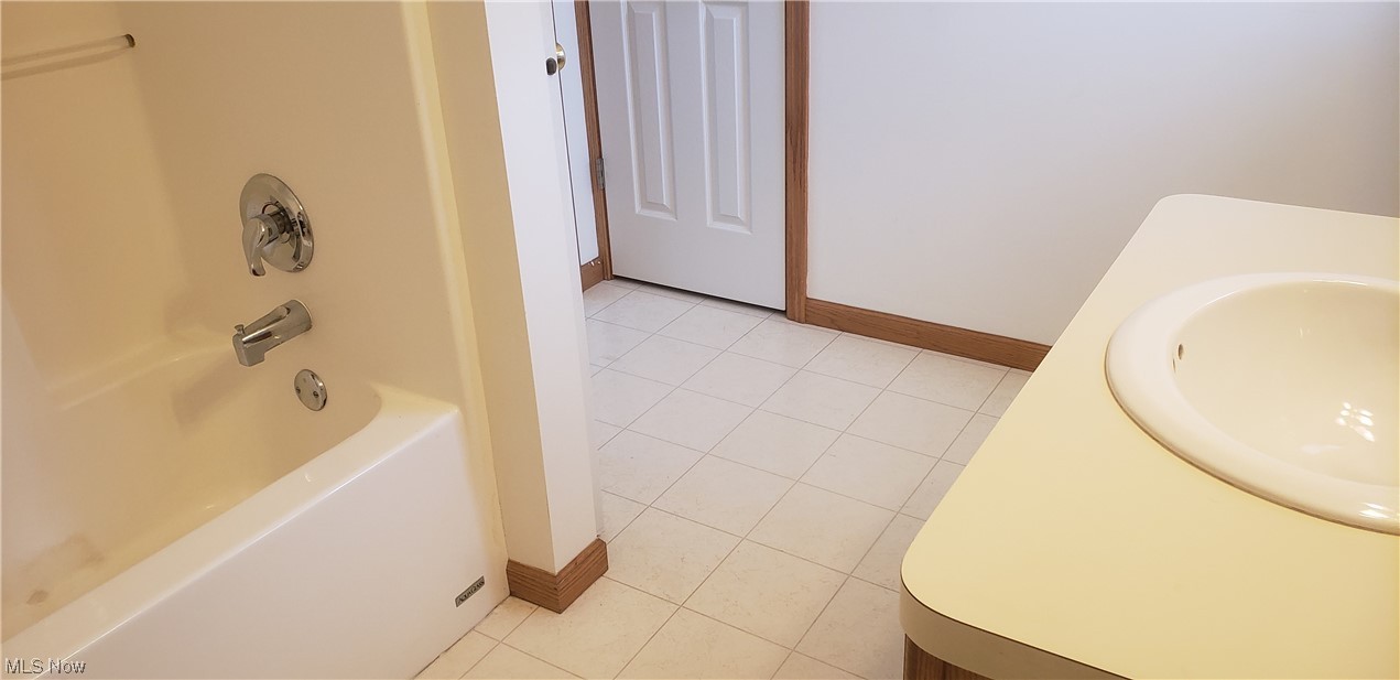 High Pointe/Geauga Condo Ph I - Residential Lease