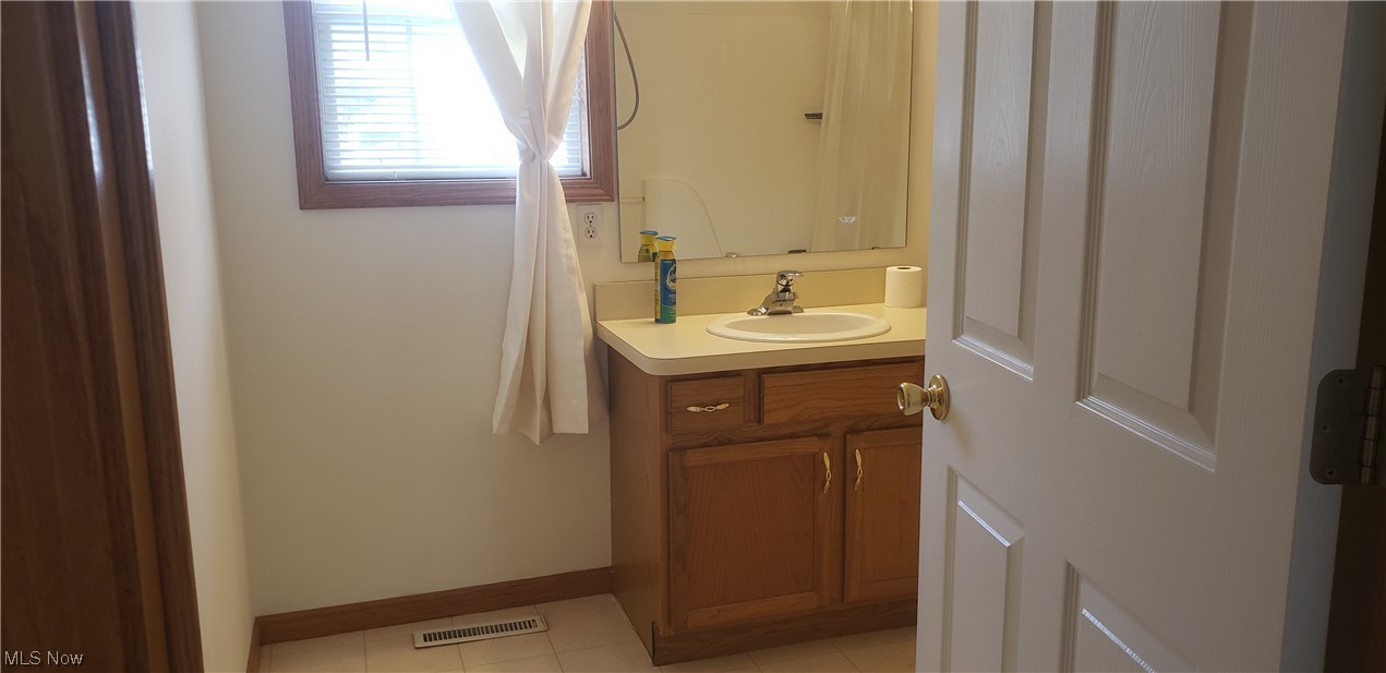 High Pointe/Geauga Condo Ph I - Residential Lease