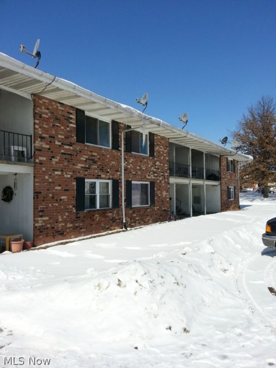 1 BED, 1 BATH IN ORRVILLE. 2nd story unit
$500 A MONTH WITH $500 DEPOSIT.

$25 APPLICATION FEE FOR EACH RESIDING ADULT.  
12 MONTH LEASE.