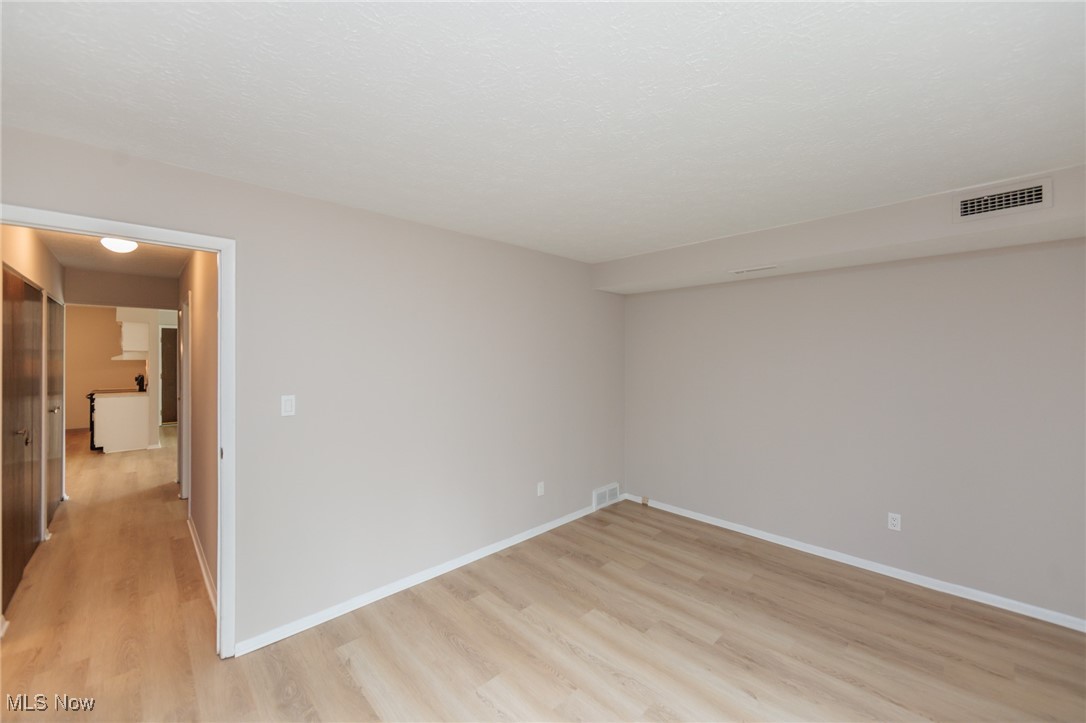 Middleburg Heights, Ohio 44130, United States, 2 Bedrooms Bedrooms, ,1 BathroomBathrooms,Residential,Pending,121754