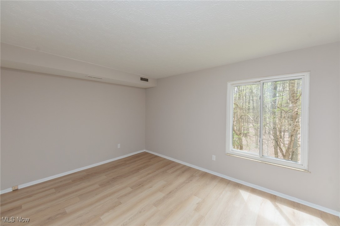 Middleburg Heights, Ohio 44130, United States, 2 Bedrooms Bedrooms, ,1 BathroomBathrooms,Residential,Pending,121754