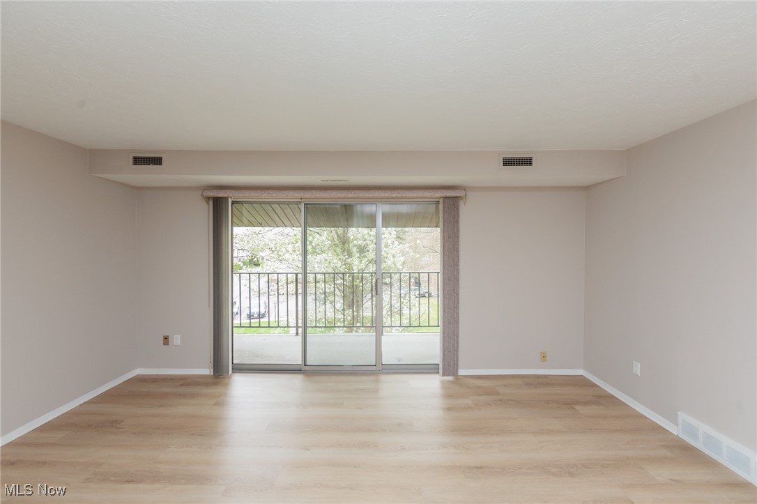 Middleburg Heights, Ohio 44130, United States, 2 Bedrooms Bedrooms, ,1 BathroomBathrooms,Residential,Pending,121754