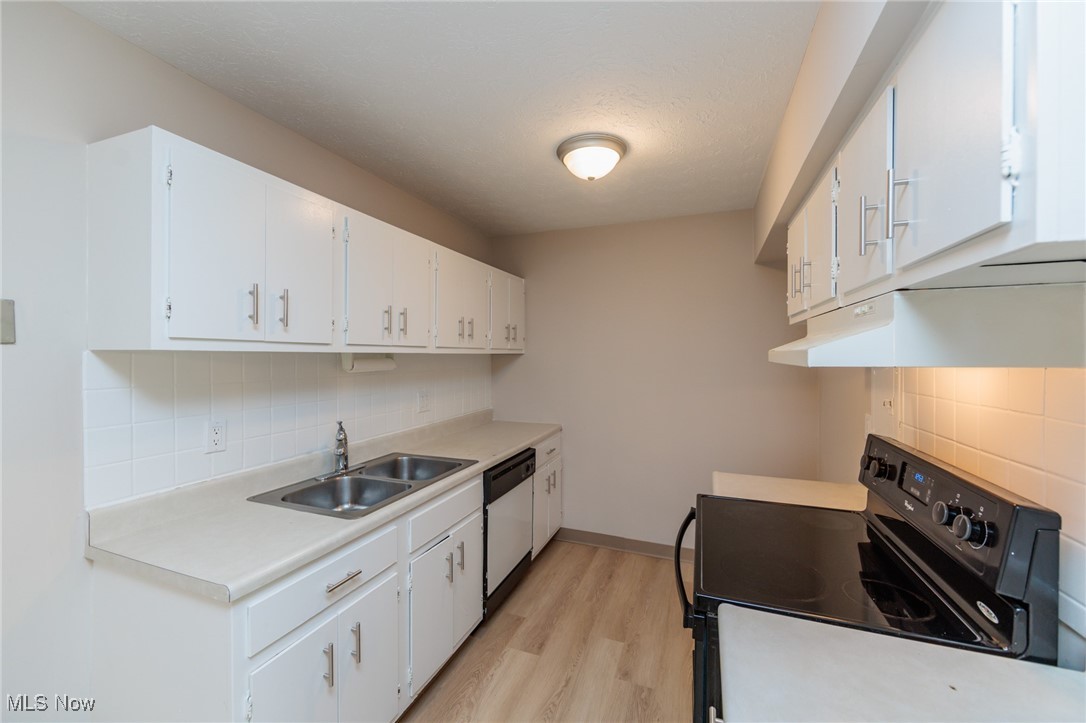 Middleburg Heights, Ohio 44130, United States, 2 Bedrooms Bedrooms, ,1 BathroomBathrooms,Residential,Pending,121754