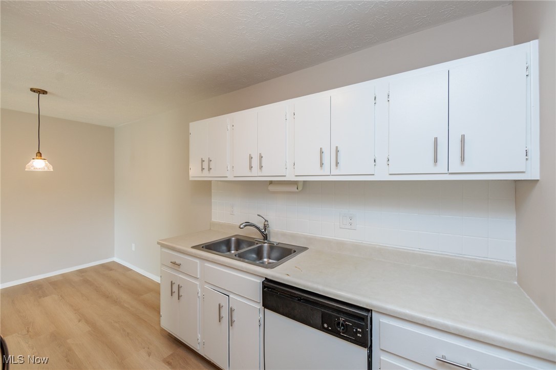 Middleburg Heights, Ohio 44130, United States, 2 Bedrooms Bedrooms, ,1 BathroomBathrooms,Residential,Pending,121754