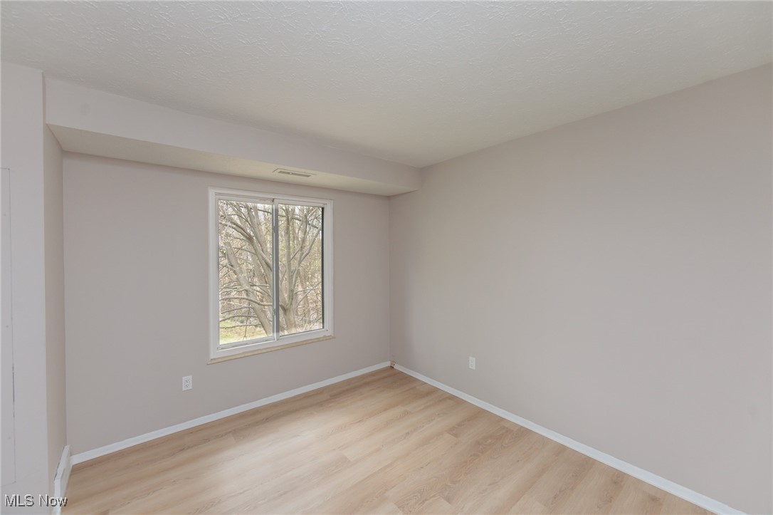 Middleburg Heights, Ohio 44130, United States, 2 Bedrooms Bedrooms, ,1 BathroomBathrooms,Residential,Pending,121754