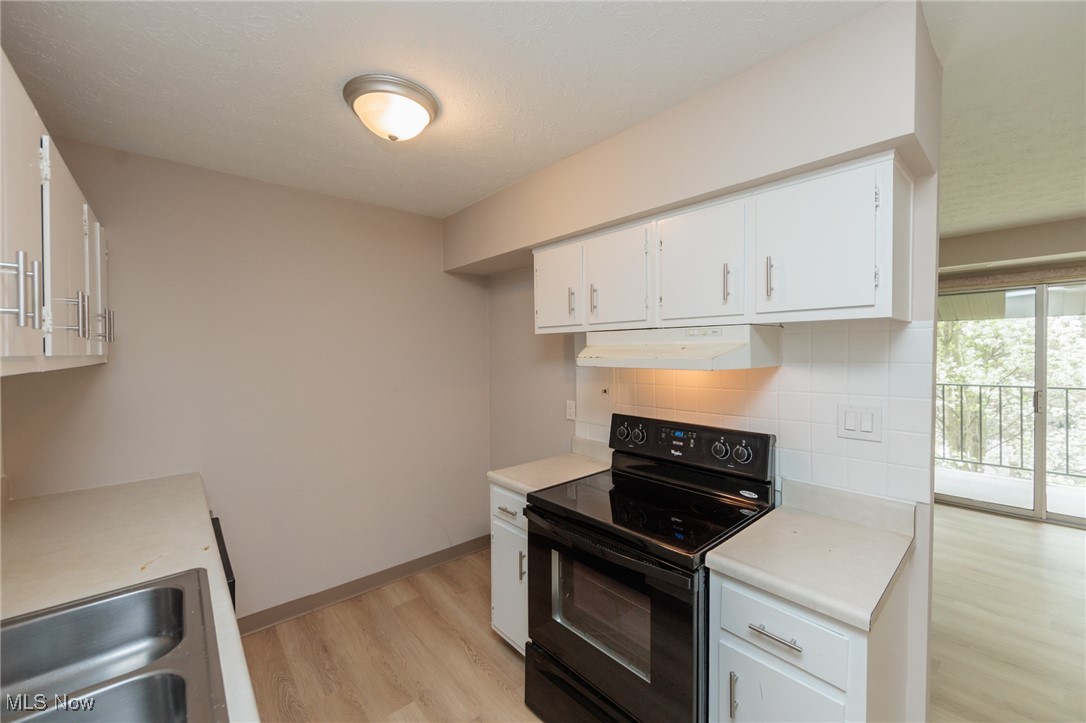 Middleburg Heights, Ohio 44130, United States, 2 Bedrooms Bedrooms, ,1 BathroomBathrooms,Residential,Pending,121754