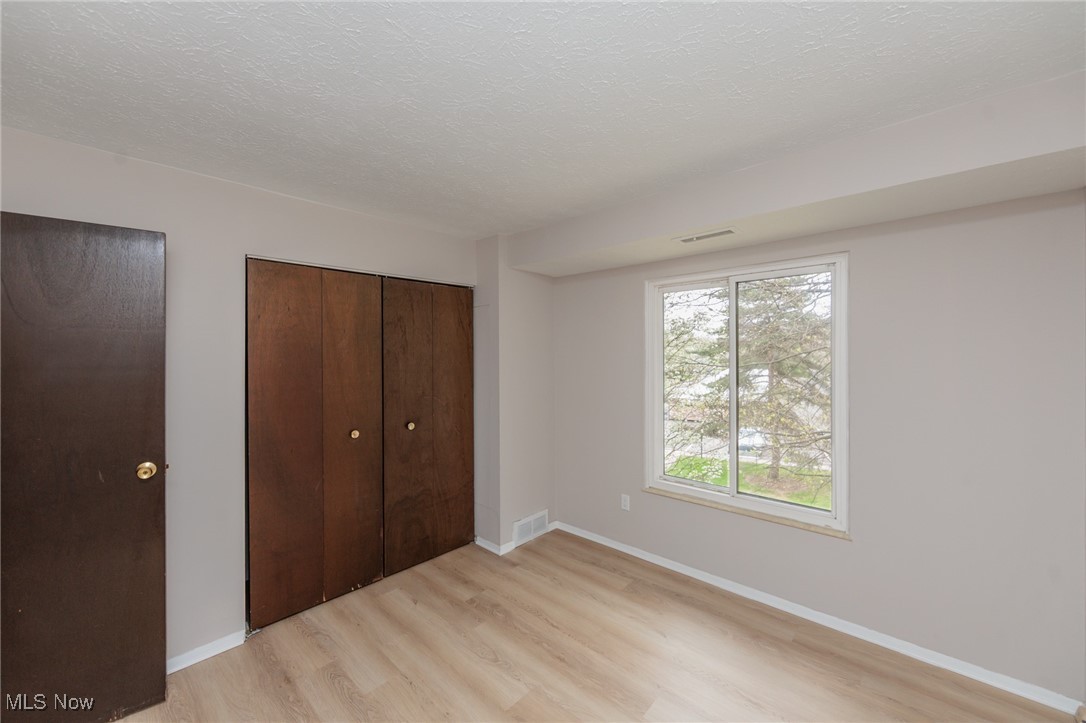 Middleburg Heights, Ohio 44130, United States, 2 Bedrooms Bedrooms, ,1 BathroomBathrooms,Residential,Pending,121754