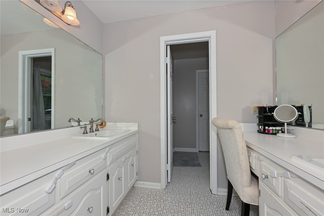 12115 Fowlers Mill Road, Chardon, Ohio image 10