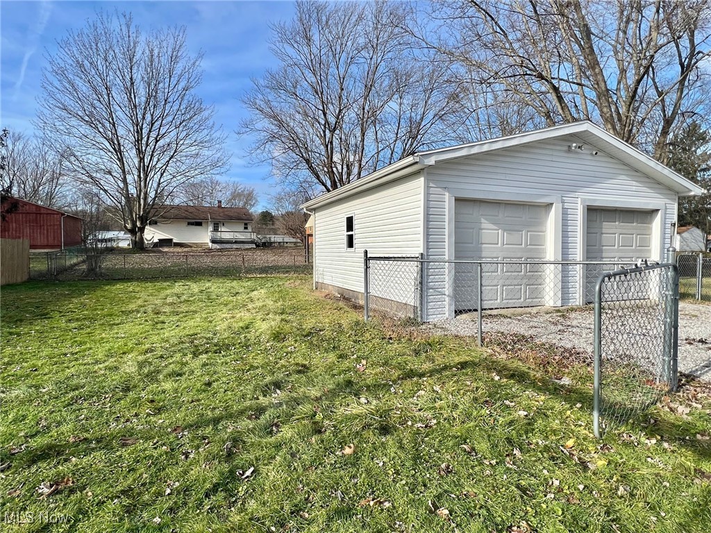 308 Irma Drive, Chardon, Ohio image 4