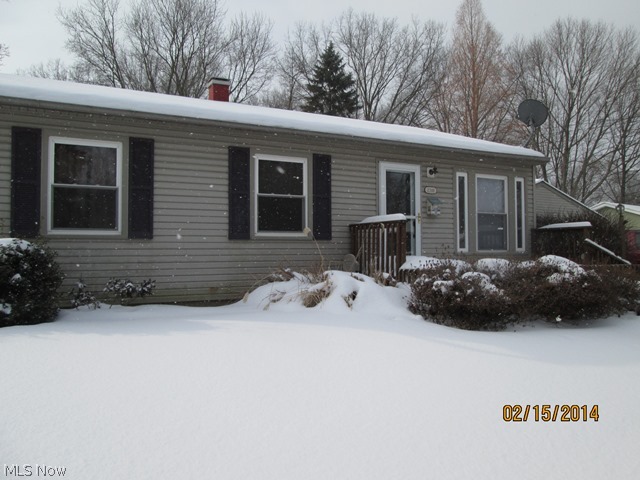 Great home, just move in. Neutral decor throughout, 3 bedrooms, 1 bath, full basement, 2 car garage with breezeway. Don't wait, this won't last.