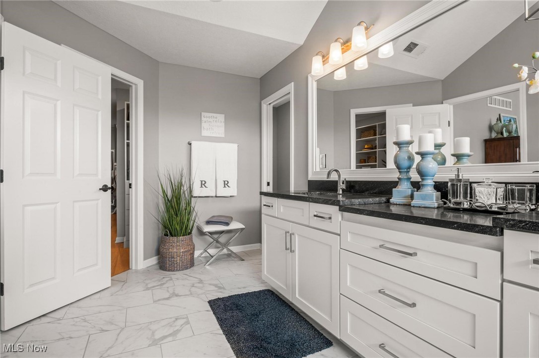 Avon Lake, Ohio 44012, United States, 5 Bedrooms Bedrooms, ,4 BathroomsBathrooms,Residential,Active,162188