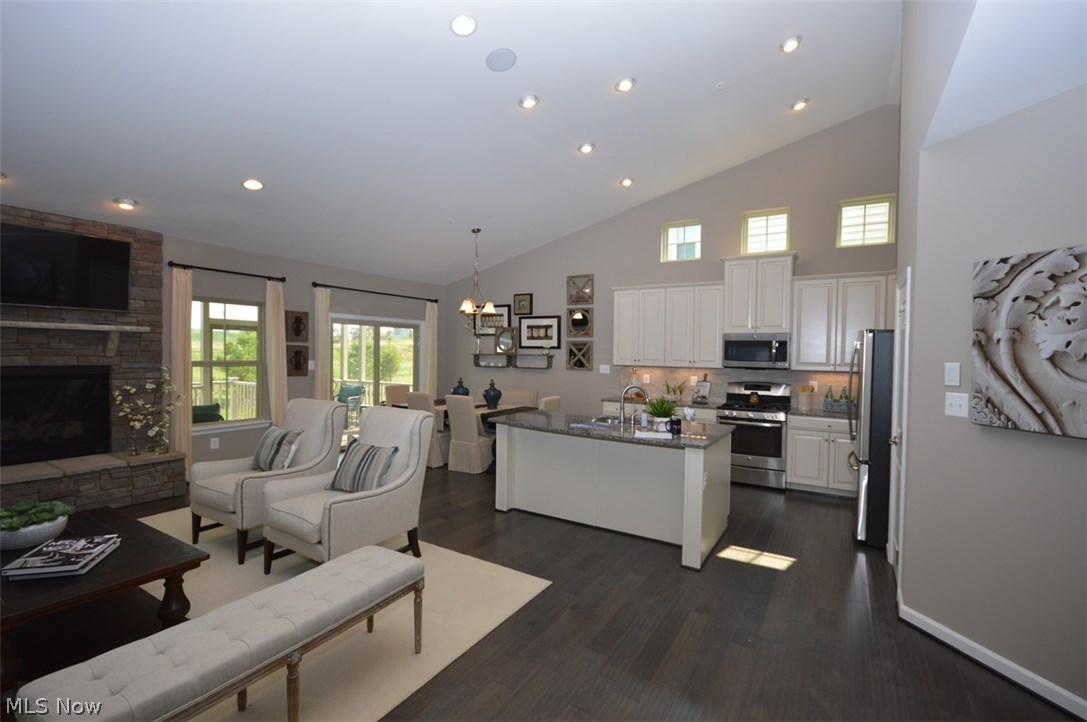 The Villas at Lake Erie Shores - Residential