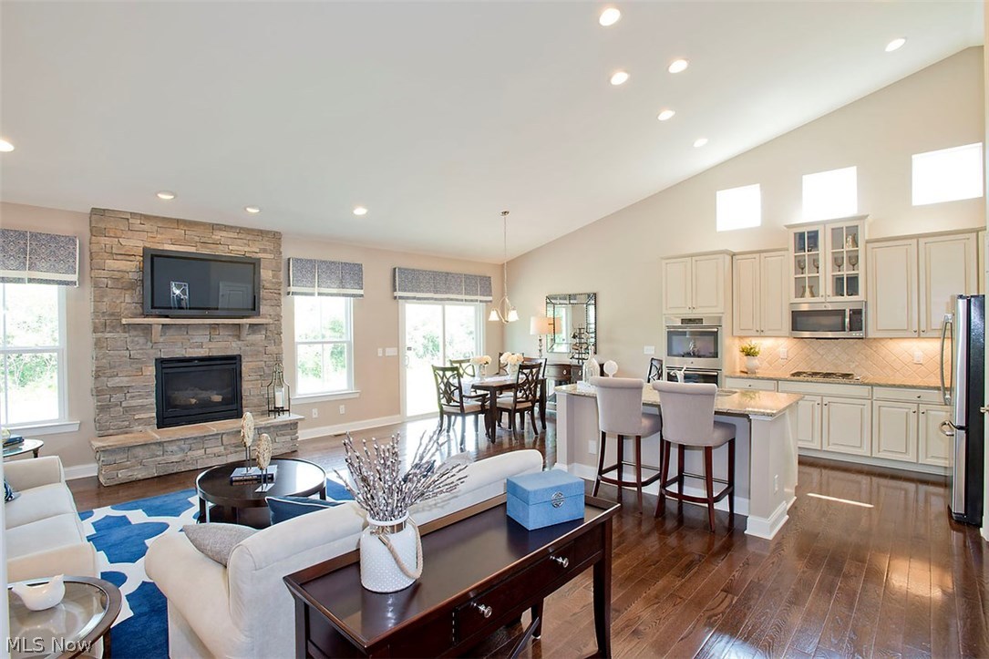 The Villas at Lake Erie Shores - Residential