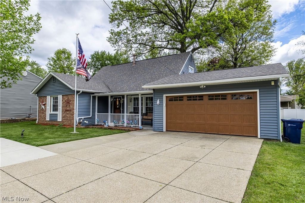 Photo of 537 Eric Drive, Tallmadge, OH 44278 (MLS # 5209751)