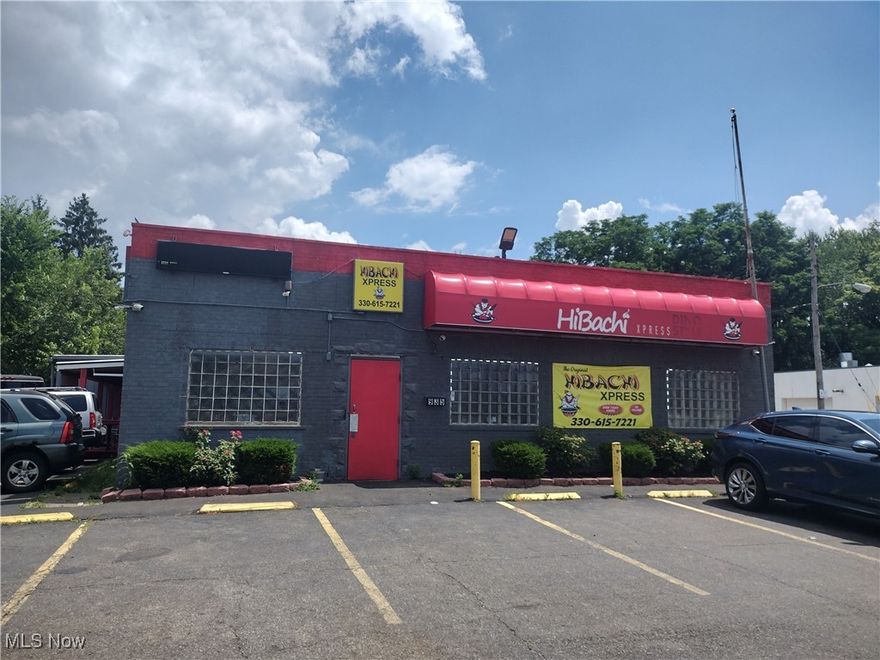 Includes business tenant of $2500 month, 2 hoods, drive up window, parking lot, walk in cooler, 7 ton roof top units, large patio and high traffic street versatile building with attractive price. Business option $125k and Liquor option $30k