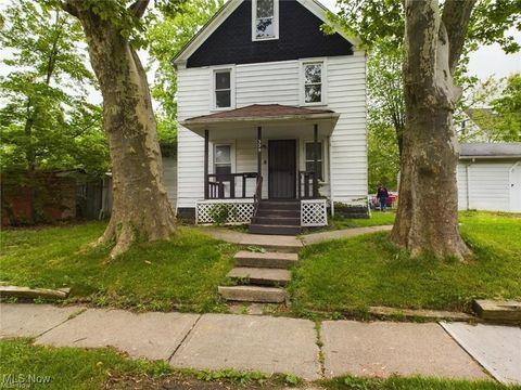 329 E 161st Street Cleveland OH 44110