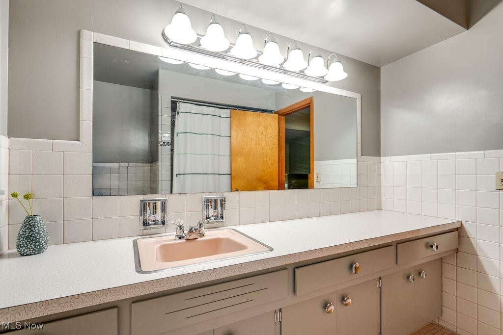 Revere Vill Sub - Residential