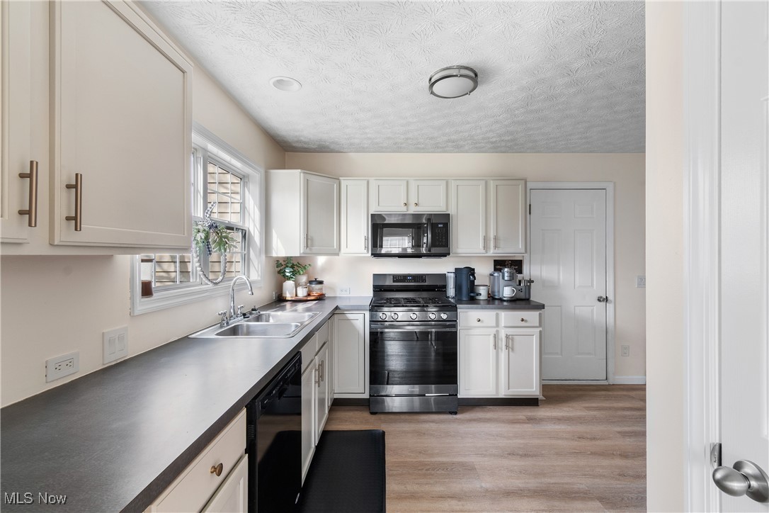 4805 Parwich Circle, Canton, Ohio image 9