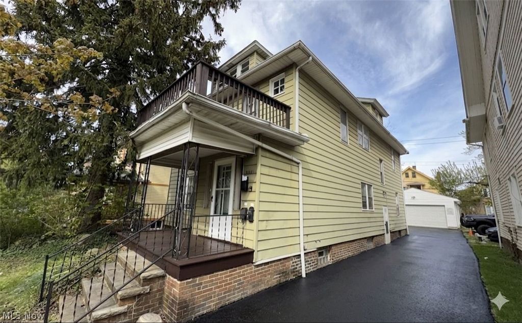 Photo of 2201 Oakdale Road, Cleveland Heights, OH 44118 (MLS # 5208199)