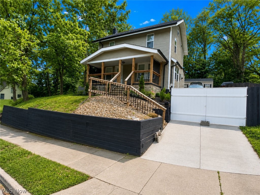 718 Easter Avenue