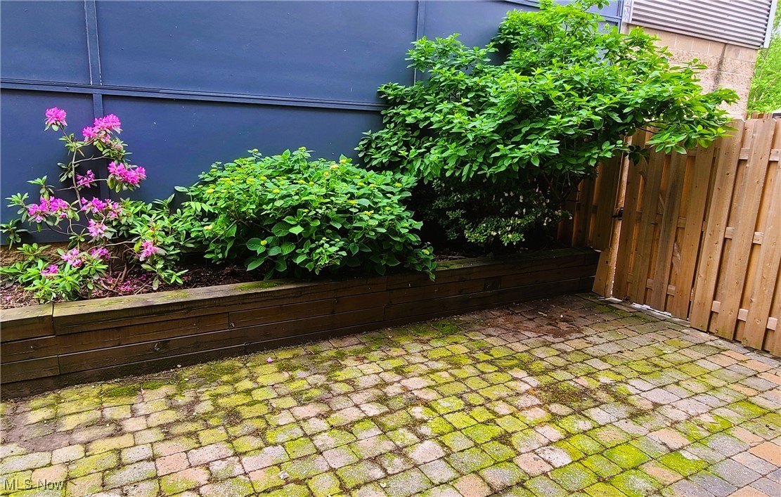 Cleveland, Ohio 44102, United States, 3 Bedrooms Bedrooms, ,3 BathroomsBathrooms,Residential,Pending,148120