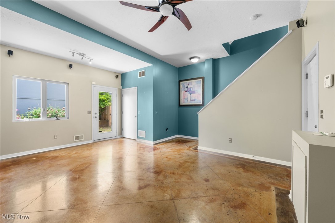 Cleveland, Ohio 44102, United States, 3 Bedrooms Bedrooms, ,3 BathroomsBathrooms,Residential,Pending,148120