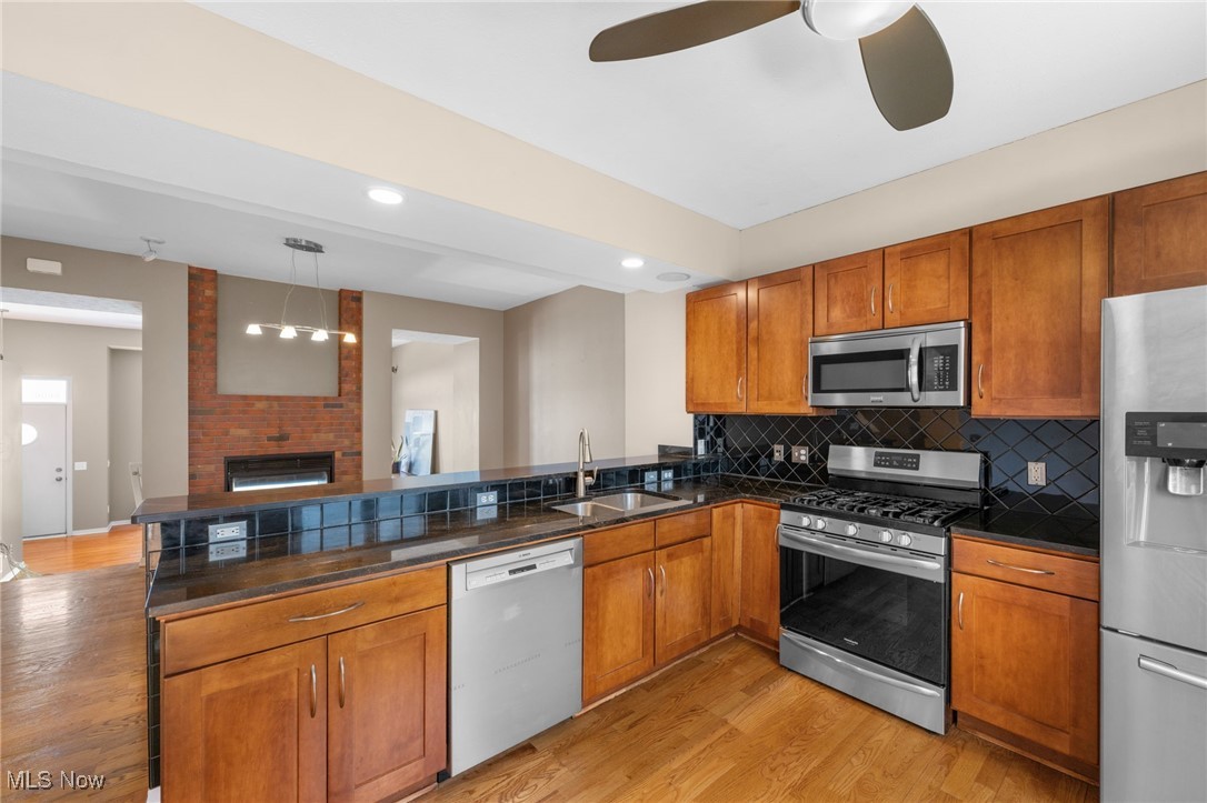 Cleveland, Ohio 44102, United States, 3 Bedrooms Bedrooms, ,3 BathroomsBathrooms,Residential,Pending,148120