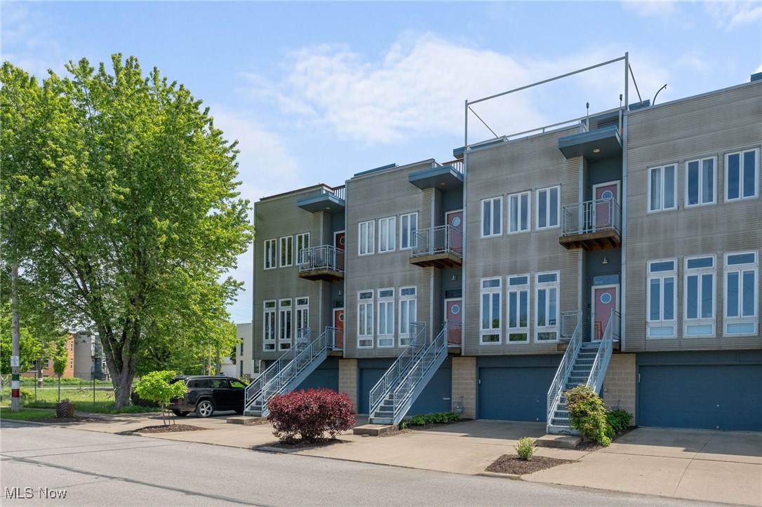 Cleveland, Ohio 44102, United States, 3 Bedrooms Bedrooms, ,3 BathroomsBathrooms,Residential,Pending,148120